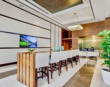 5875 Collins Avenue - Photo Thumbnail 12