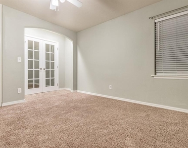 1906 Dorchester Drive - Photo Thumbnail 15