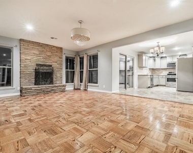 1906 Dorchester Drive - Photo Thumbnail 4