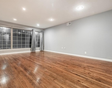 1906 Dorchester Drive - Photo Thumbnail 5