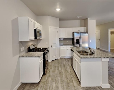 4517 Ne 124th Street - Photo Thumbnail 5