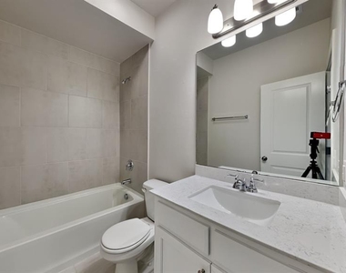 4517 Ne 124th Street - Photo Thumbnail 11