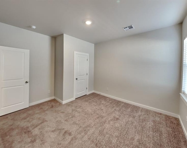 4517 Ne 124th Street - Photo Thumbnail 12