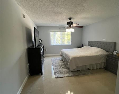 5051 Wiles Road - Photo Thumbnail 10