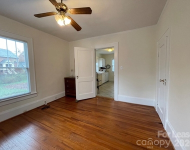 218 Circle Avenue - Photo Thumbnail 14