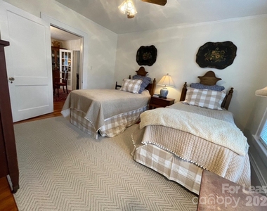218 Circle Avenue - Photo Thumbnail 12