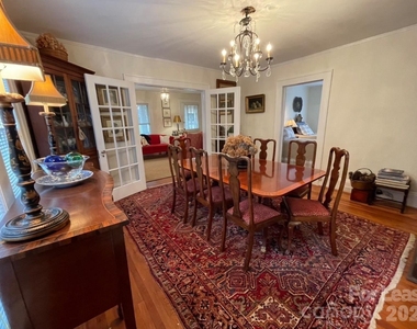 218 Circle Avenue - Photo Thumbnail 2
