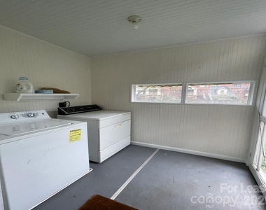 218 Circle Avenue - Photo Thumbnail 19