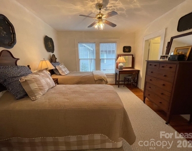 218 Circle Avenue - Photo Thumbnail 13