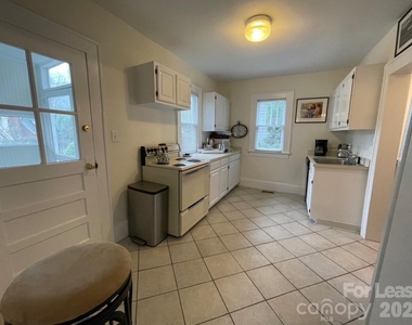 218 Circle Avenue - Photo Thumbnail 18