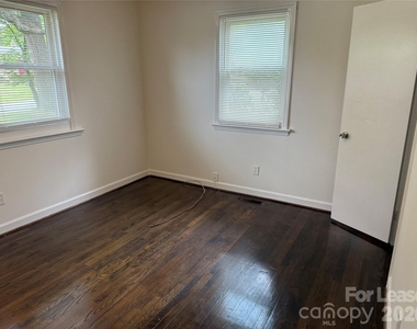 4914 Unaka Avenue - Photo Thumbnail 3