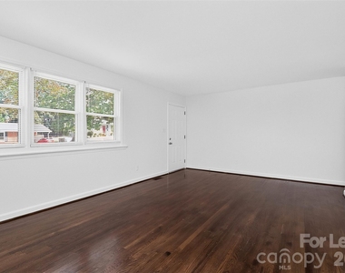 4914 Unaka Avenue - Photo Thumbnail 4