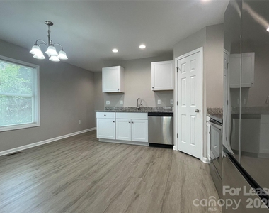 605 Frank Street - Photo Thumbnail 6