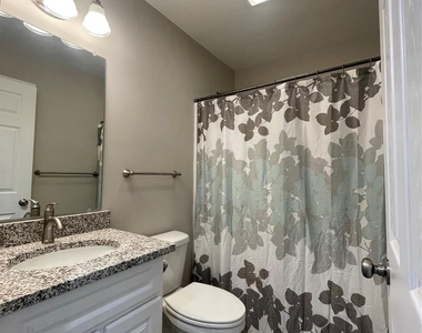 605 Frank Street - Photo Thumbnail 16