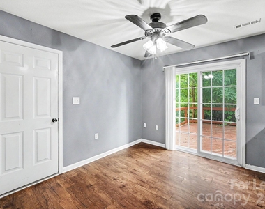 4937 Broad Leaf Court - Photo Thumbnail 8