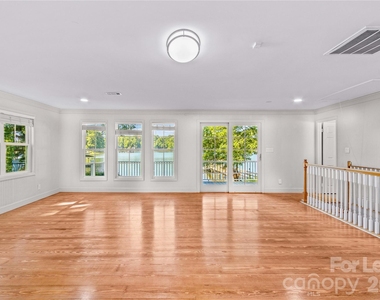 118 Revere Drive - Photo Thumbnail 9