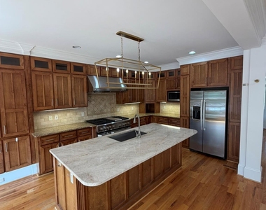701 Mcdonald Avenue - Photo Thumbnail 15
