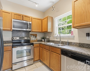 1706 Dallas Avenue - Photo Thumbnail 11