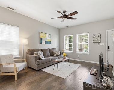1706 Dallas Avenue - Photo Thumbnail 6