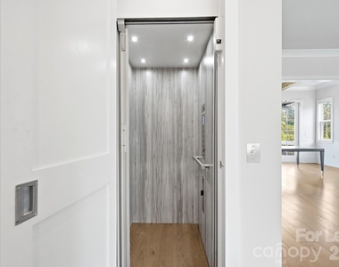 2428 Runnymede Lane - Photo Thumbnail 22