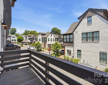 2428 Runnymede Lane - Photo Thumbnail 18