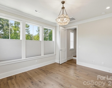 2428 Runnymede Lane - Photo Thumbnail 33