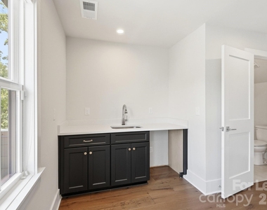 2428 Runnymede Lane - Photo Thumbnail 40