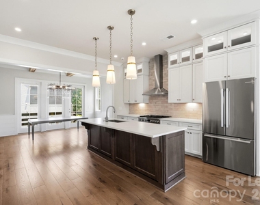 2428 Runnymede Lane - Photo Thumbnail 11