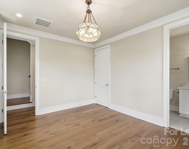 2428 Runnymede Lane - Photo Thumbnail 34
