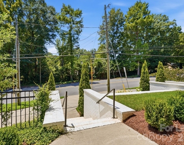 2428 Runnymede Lane - Photo Thumbnail 3
