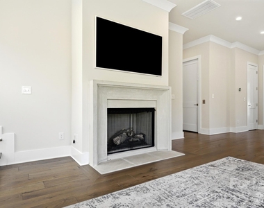 2428 Runnymede Lane - Photo Thumbnail 15