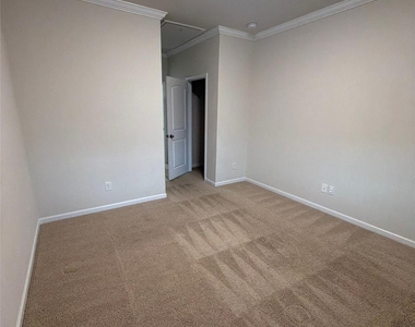 1008 Fairbrae Lane - Photo Thumbnail 20