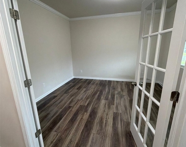 1008 Fairbrae Lane - Photo Thumbnail 2