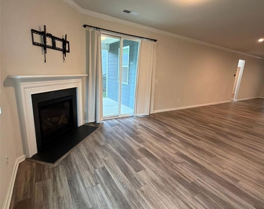 1008 Fairbrae Lane - Photo Thumbnail 7