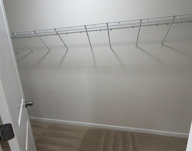1008 Fairbrae Lane - Photo Thumbnail 11