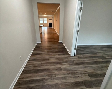 1008 Fairbrae Lane - Photo Thumbnail 1