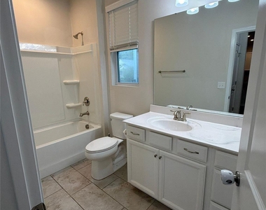 1008 Fairbrae Lane - Photo Thumbnail 18