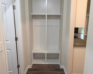 1008 Fairbrae Lane - Photo Thumbnail 14