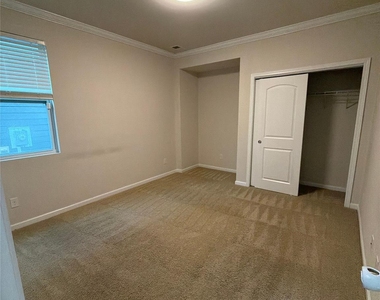 1008 Fairbrae Lane - Photo Thumbnail 17