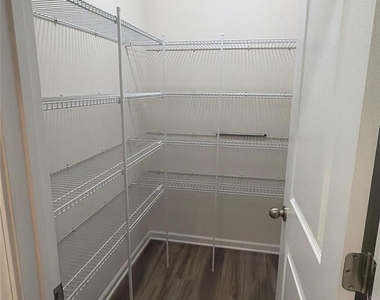1008 Fairbrae Lane - Photo Thumbnail 15