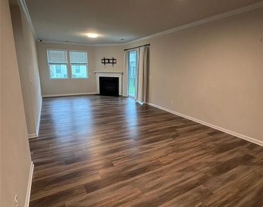 1008 Fairbrae Lane - Photo Thumbnail 6