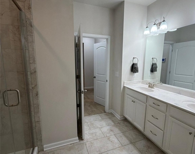 1008 Fairbrae Lane - Photo Thumbnail 13