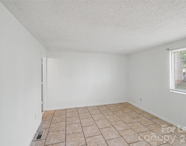9626 Vinca Circle - Photo Thumbnail 11