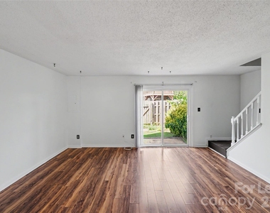 9626 Vinca Circle - Photo Thumbnail 2
