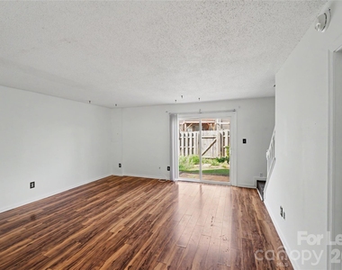 9626 Vinca Circle - Photo Thumbnail 16