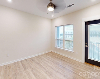 3630 N Davidson Street - Photo Thumbnail 8