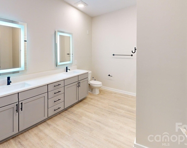 3630 N Davidson Street - Photo Thumbnail 7