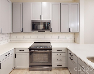 3630 N Davidson Street - Photo Thumbnail 2