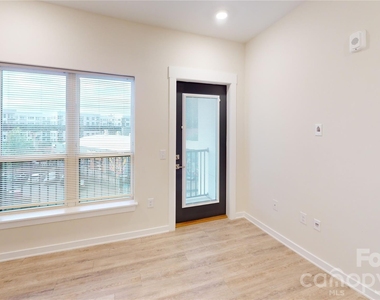 3630 N Davidson Street - Photo Thumbnail 3