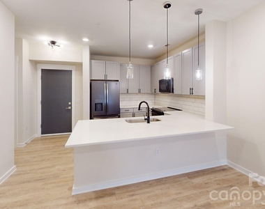 3630 N Davidson Street - Photo Thumbnail 10